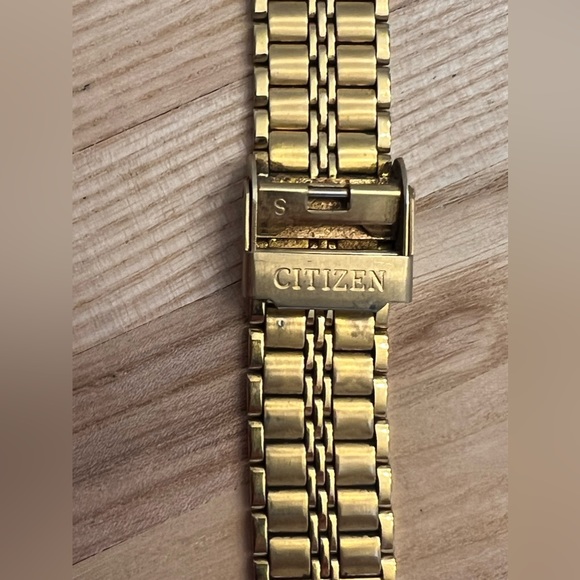 Citizen Men’s Watch Gold Round Dial, Bracelet, Hands, Markers, Date Window - Picture 8 of 13